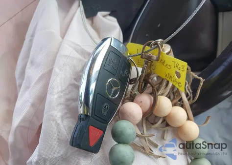 2016 Mercedes-Benz E 350 z USA, uszkodzony, nr VIN WDDHF5KB5GB252070